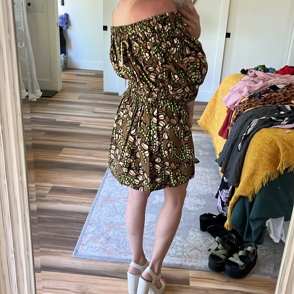 ALC NWT Stunning Off Shoulder Print Dress Size US‎ 6 - Picture 4 of 9